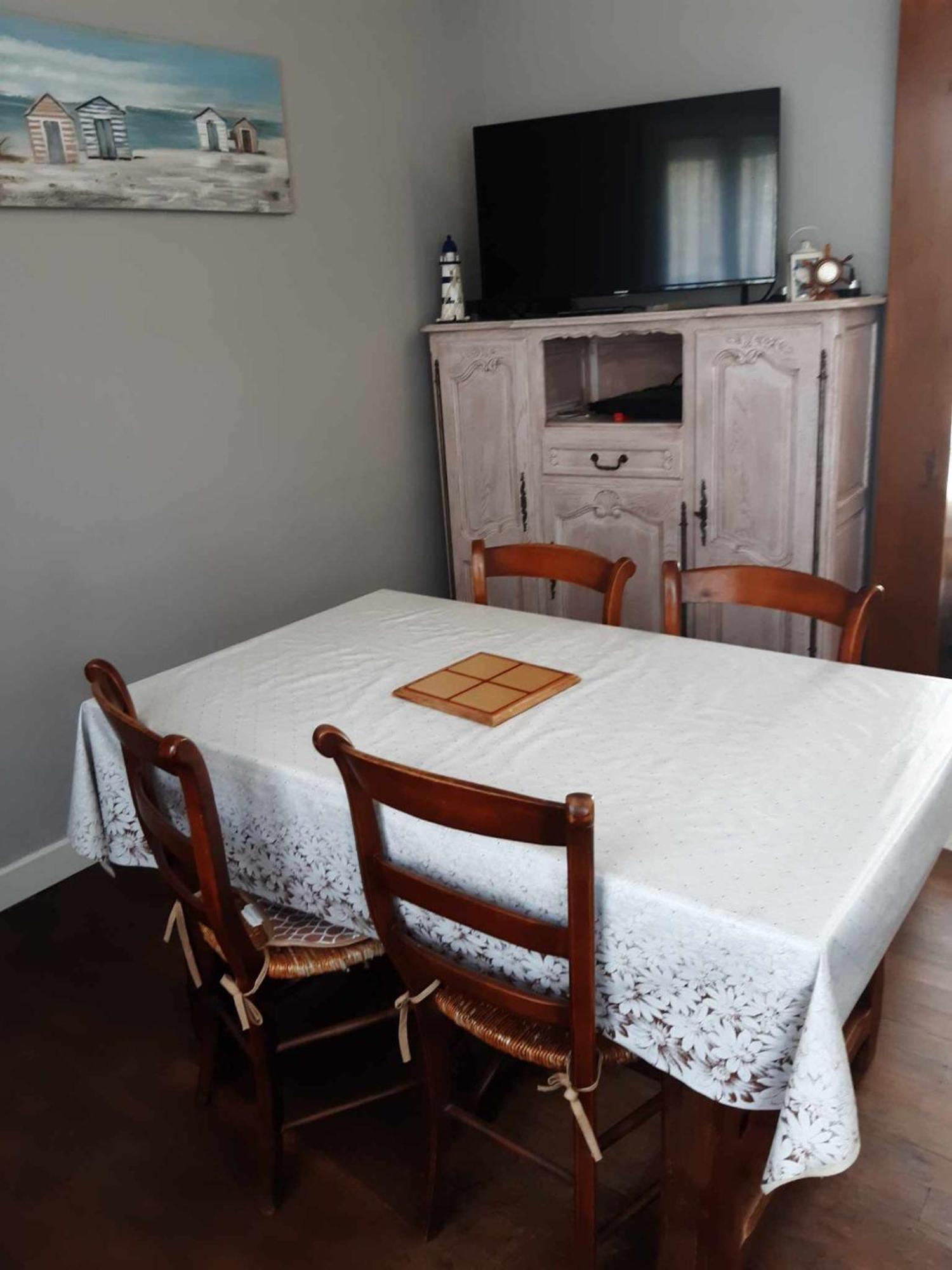 Maison Au Calme A 10 Minute Du Mont Saint Michel Courtils Екстериор снимка